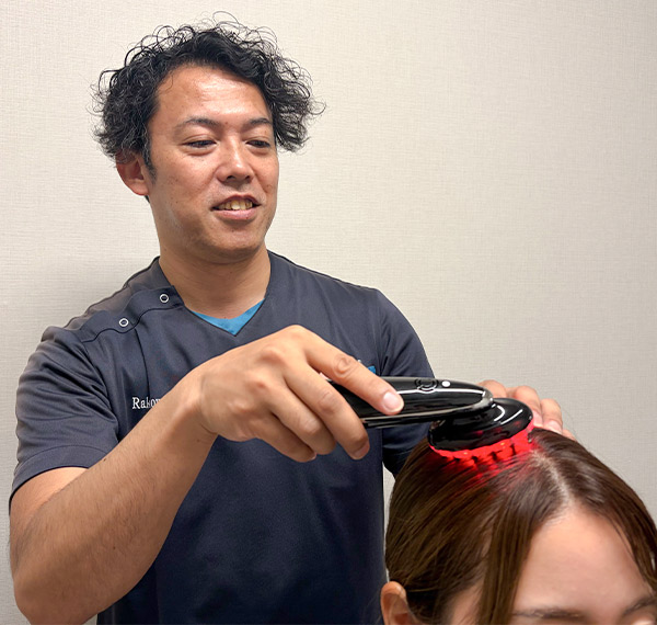毛根の奥にヒト幹細胞を注入